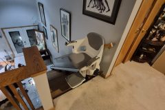 Olympia-Fields-IL-HomeGlide-Stairlift-Install-01-scaled