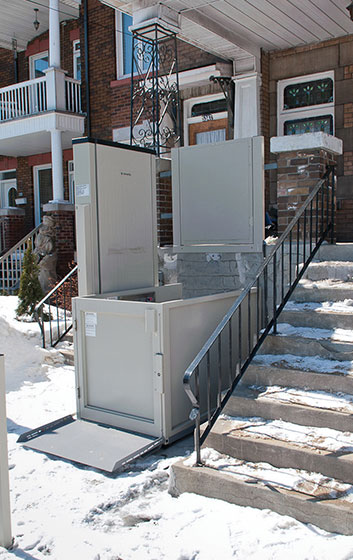 Savaria porch lift in Milwaukee