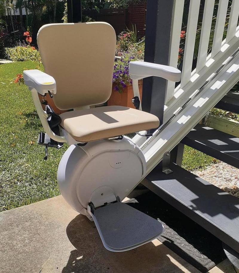 K2 Outdoor Straight Stair Lift by Savaria