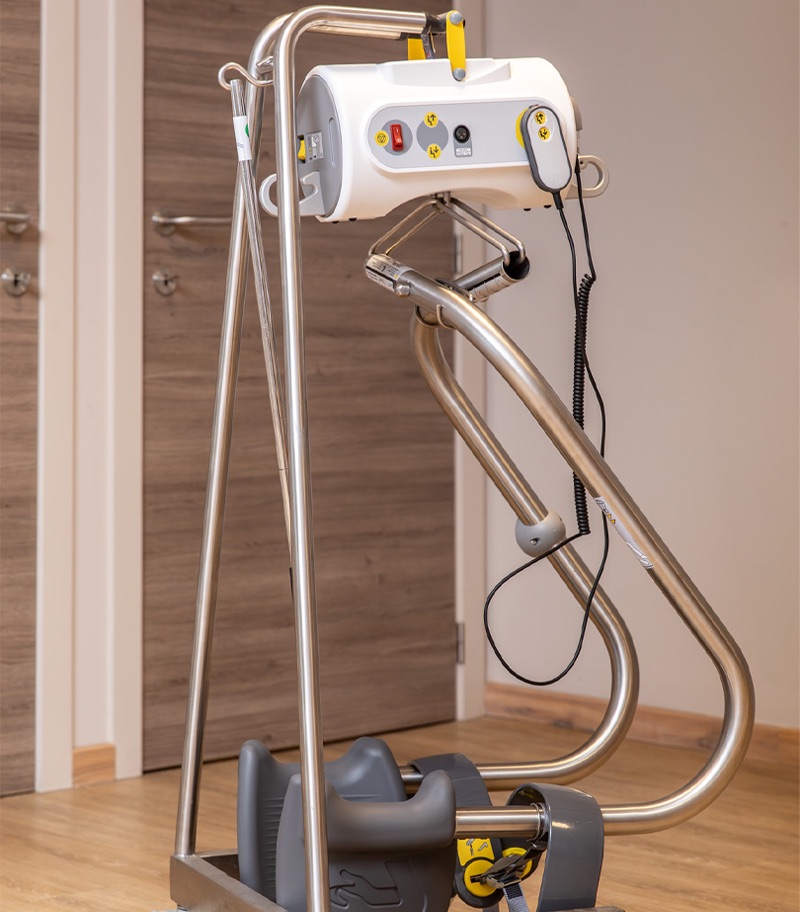 surehands-portable-motor-027-body-support-transport-cart Portable SureHands ceiling lift motor mounted on a transport trolley, allowing caregivers to easily move the lift between rooms with compatible ceiling track systems.